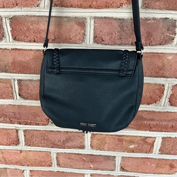 Nine West adjustable strap purse. Black and silver - Picture 6 of 10